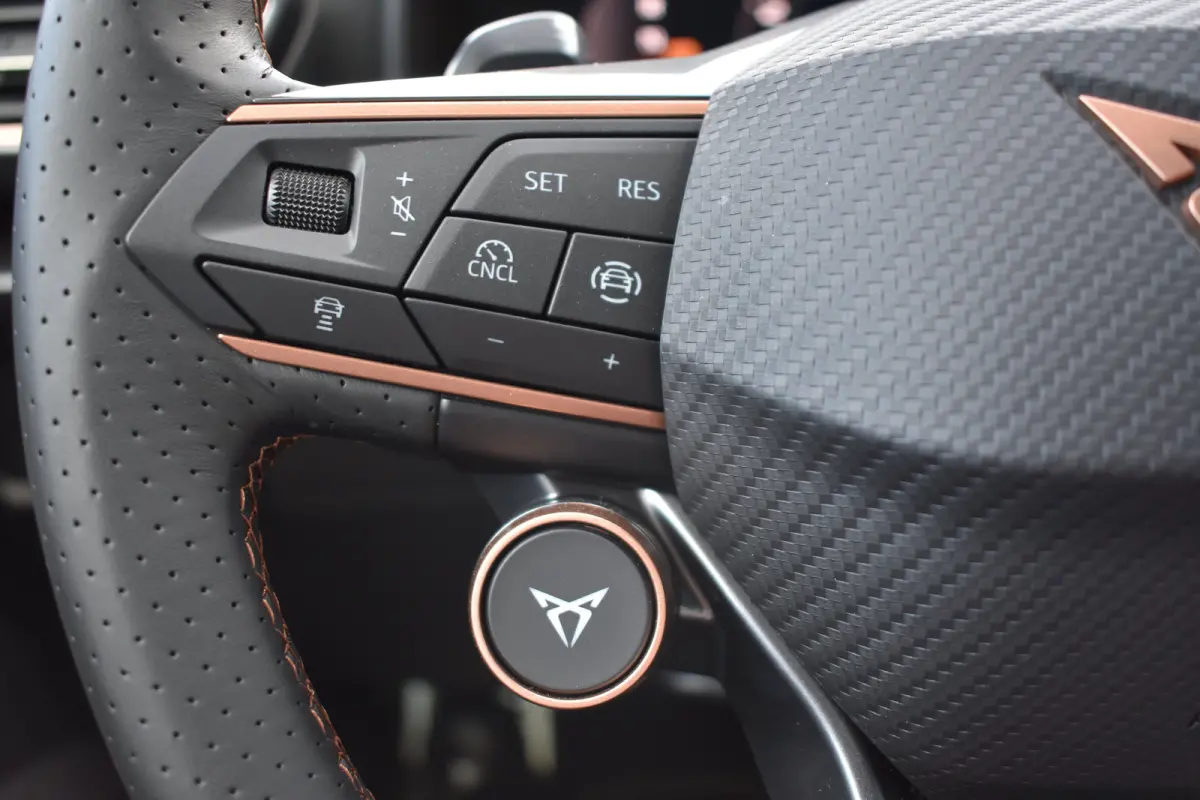 1.5 TSI e-Hybrid 204PK PHEV | Achteruitrijcamera | ACC | Elektrische achterklep | Verwarmd stuurwiel | Afneembare trekhaak | CUPRA FABRIEKSGARANTIE | NIEUWE AUTO