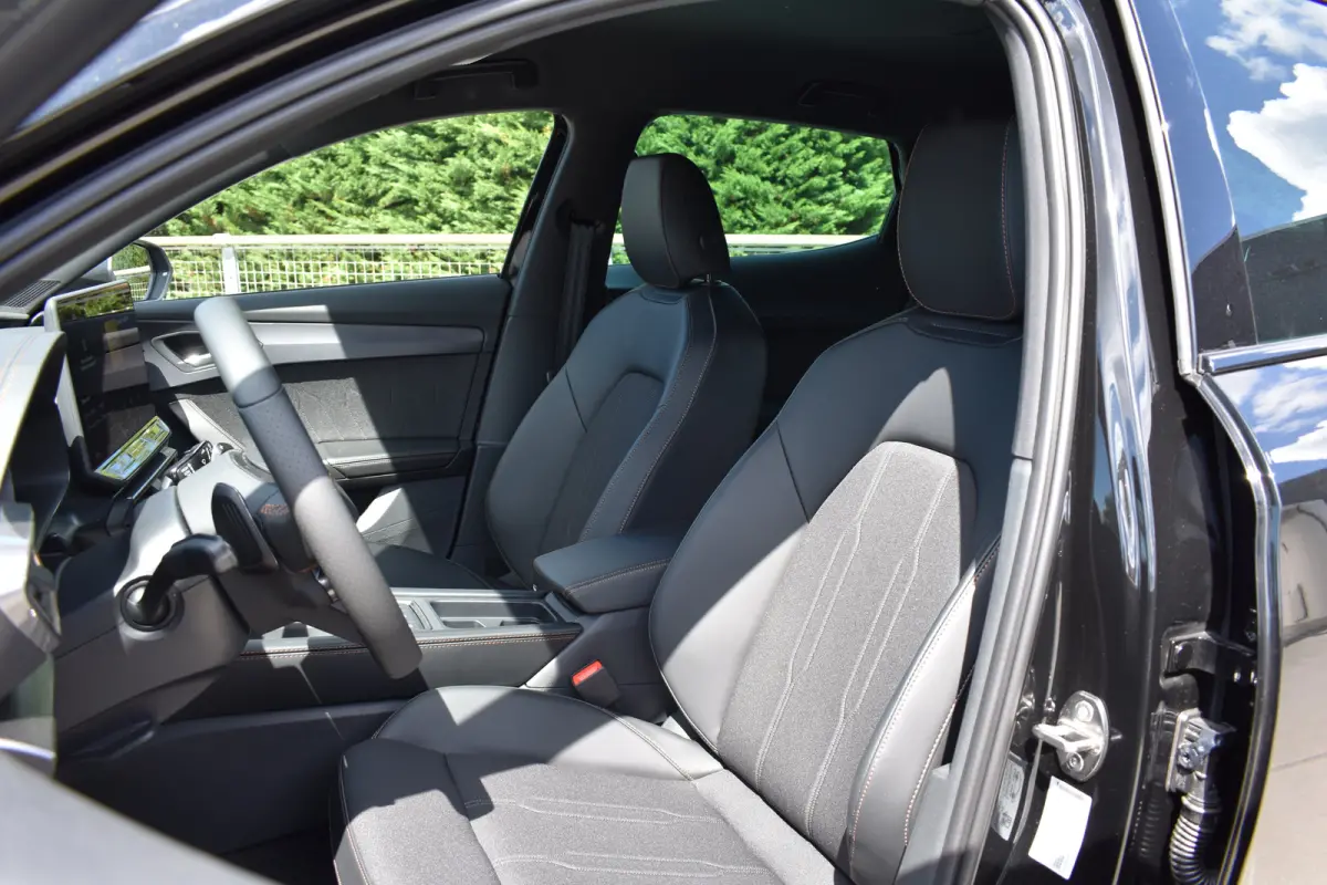 1.5 TSI e-Hybrid 204PK PHEV | Achteruitrijcamera | ACC | Elektrische achterklep | Verwarmd stuurwiel | Afneembare trekhaak | CUPRA FABRIEKSGARANTIE | NIEUWE AUTO