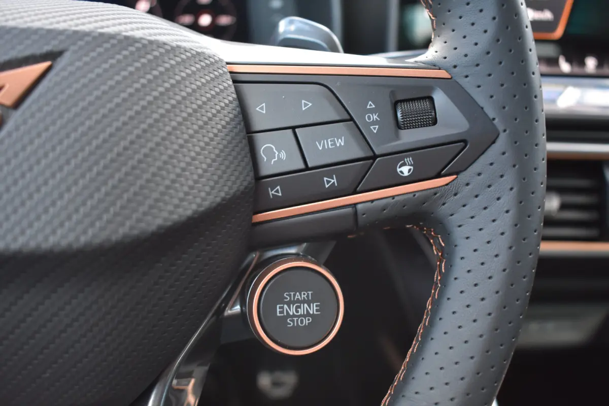 1.5 TSI e-Hybrid 204PK PHEV | Achteruitrijcamera | ACC | Elektrische achterklep | Verwarmd stuurwiel | Afneembare trekhaak | CUPRA FABRIEKSGARANTIE | NIEUWE AUTO