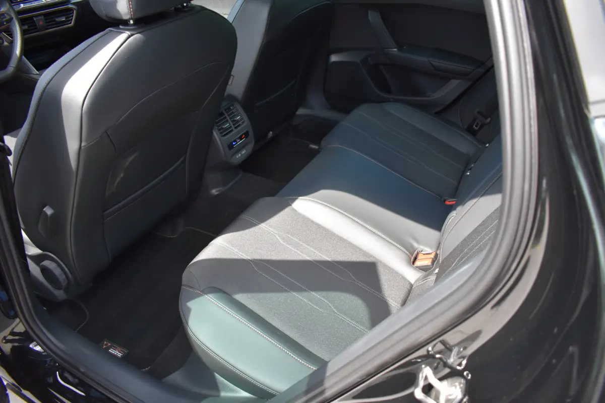 1.5 TSI e-Hybrid 204PK PHEV | Achteruitrijcamera | ACC | Elektrische achterklep | Verwarmd stuurwiel | Afneembare trekhaak | CUPRA FABRIEKSGARANTIE | NIEUWE AUTO