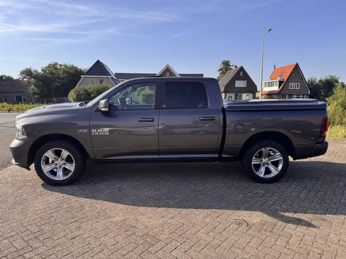 1500 5.7 V8 Quad Cab 6'4 / NIEUWE MOTOR  / SPORT / 4X4 / NAP /PRINS LPG / 200L TANK /