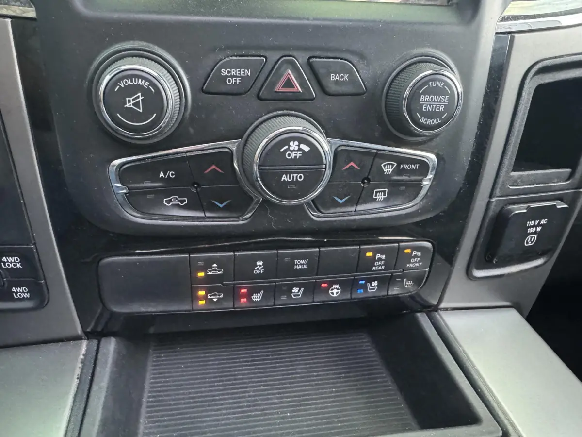 1500 5.7 V8 Quad Cab 6'4 / NIEUWE MOTOR  / SPORT / 4X4 / NAP /PRINS LPG / 200L TANK /