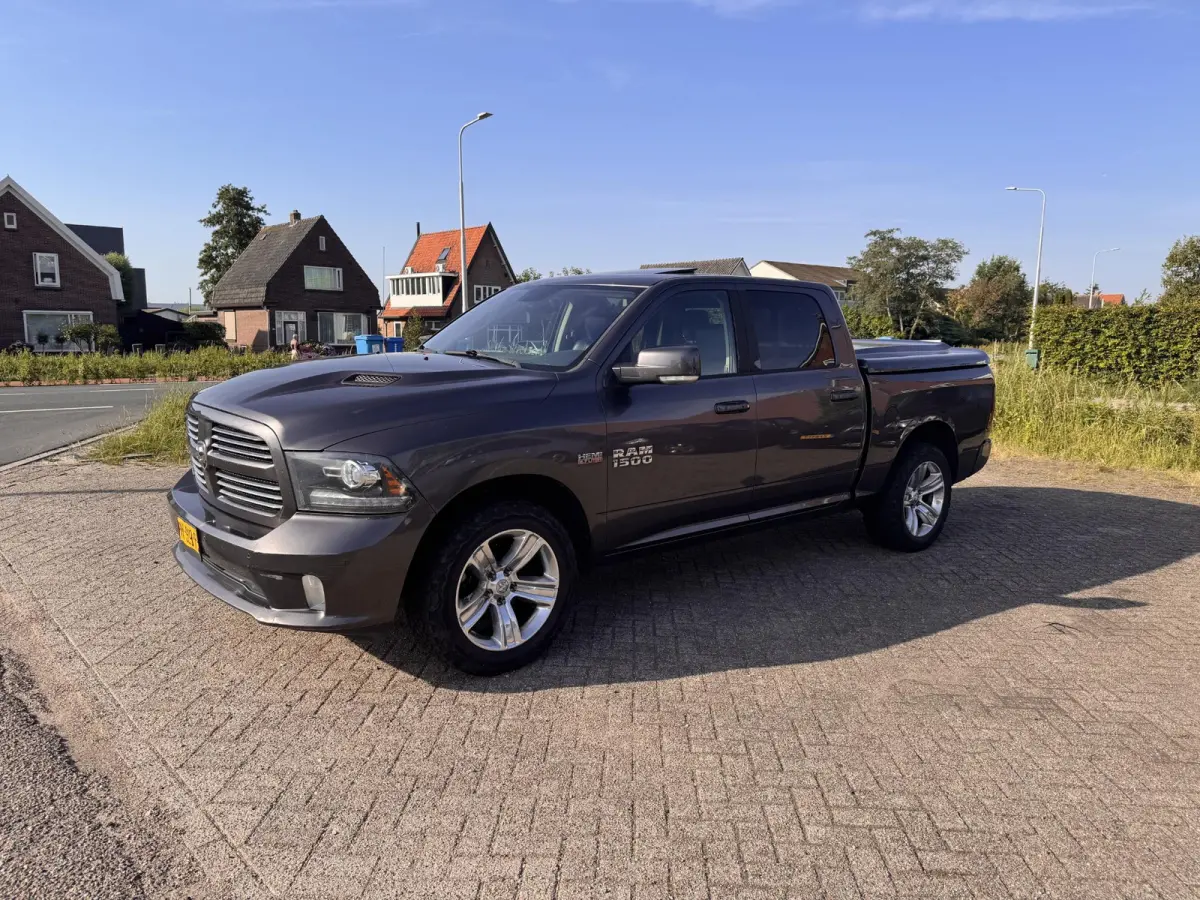 1500 5.7 V8 Quad Cab 6'4 / NIEUWE MOTOR  / SPORT / 4X4 / NAP /PRINS LPG / 200L TANK /
