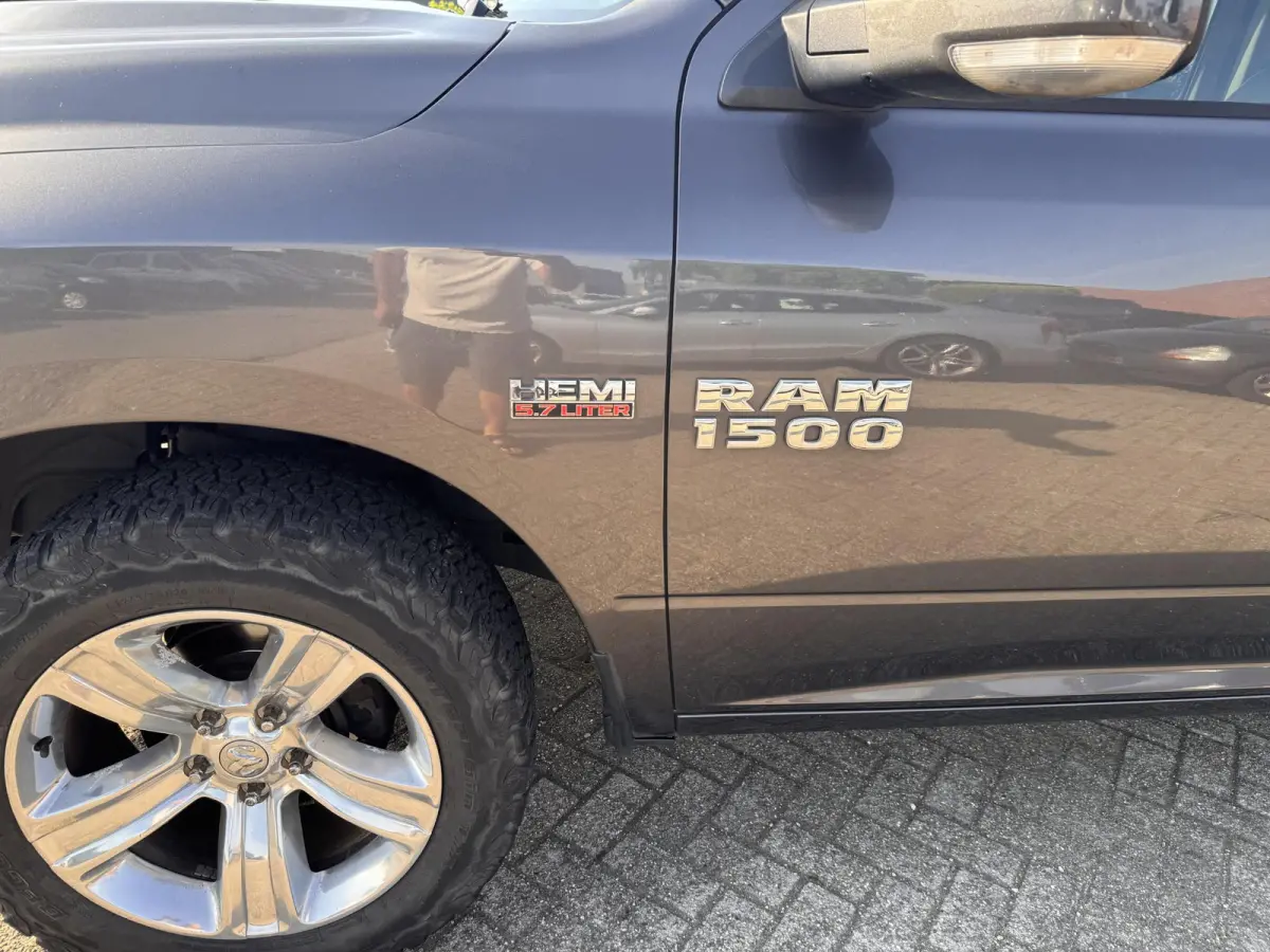 1500 5.7 V8 Quad Cab 6'4 / NIEUWE MOTOR  / SPORT / 4X4 / NAP /PRINS LPG / 200L TANK /