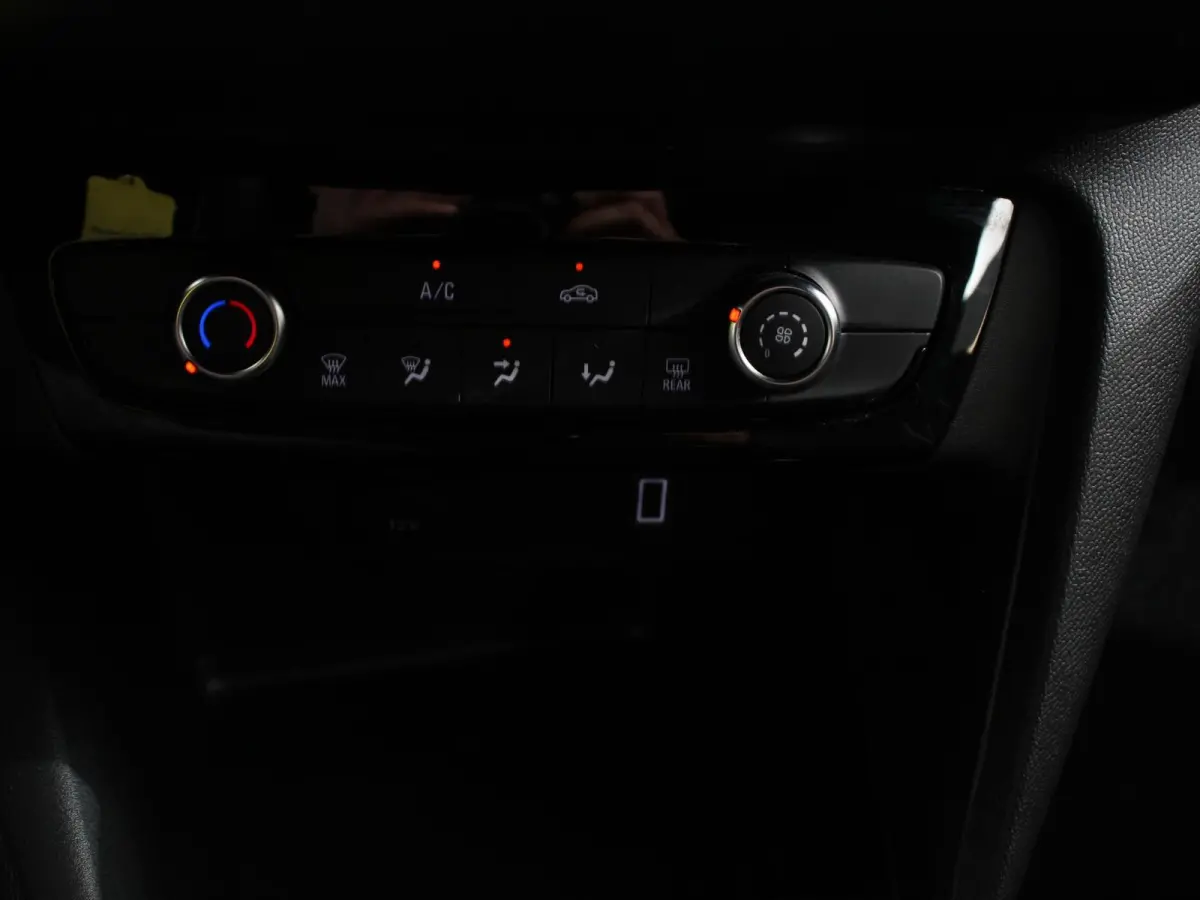 1.2 Turbo 100pk Automaat Hybrid GS-Line Navigatie Apple Carplay/Android Auto Digitale Cockpit Airco Cruise Control Lichtmetalen Velgen Dab