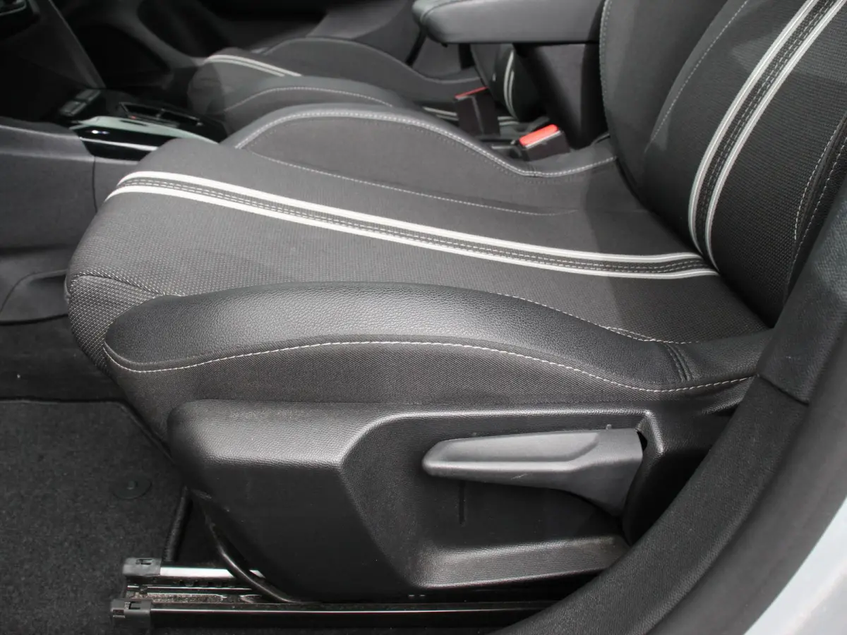 1.2 Turbo 100pk Automaat Hybrid GS-Line Navigatie Apple Carplay/Android Auto Digitale Cockpit Airco Cruise Control Lichtmetalen Velgen Dab