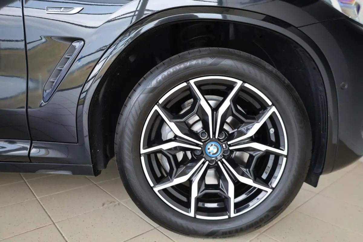 xDrive30e High Executive | M Sportpakket | SOH 93,3% | Panoramadak | Elektr. Trekhaak | Hi-Fi