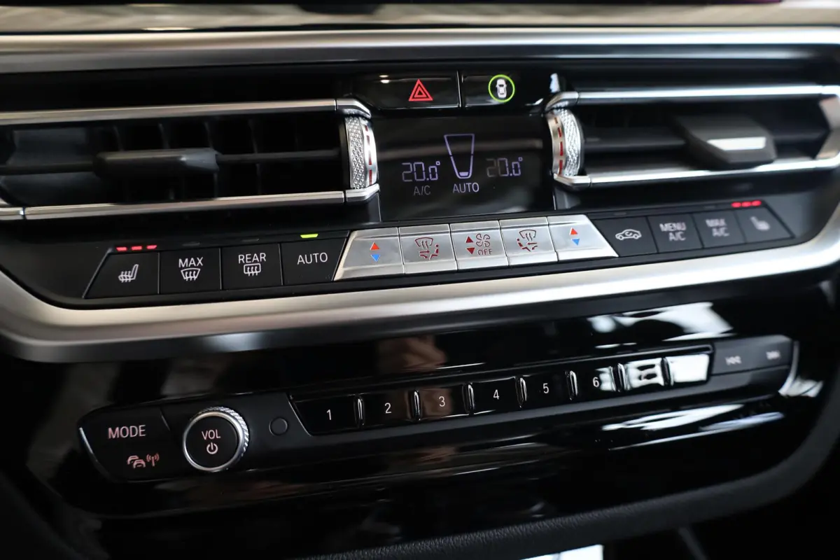 xDrive30e High Executive | M Sportpakket | SOH 93,3% | Panoramadak | Elektr. Trekhaak | Hi-Fi