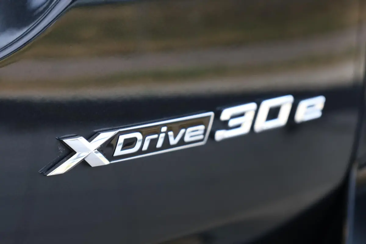 xDrive30e High Executive | M Sportpakket | SOH 93,3% | Panoramadak | Elektr. Trekhaak | Hi-Fi