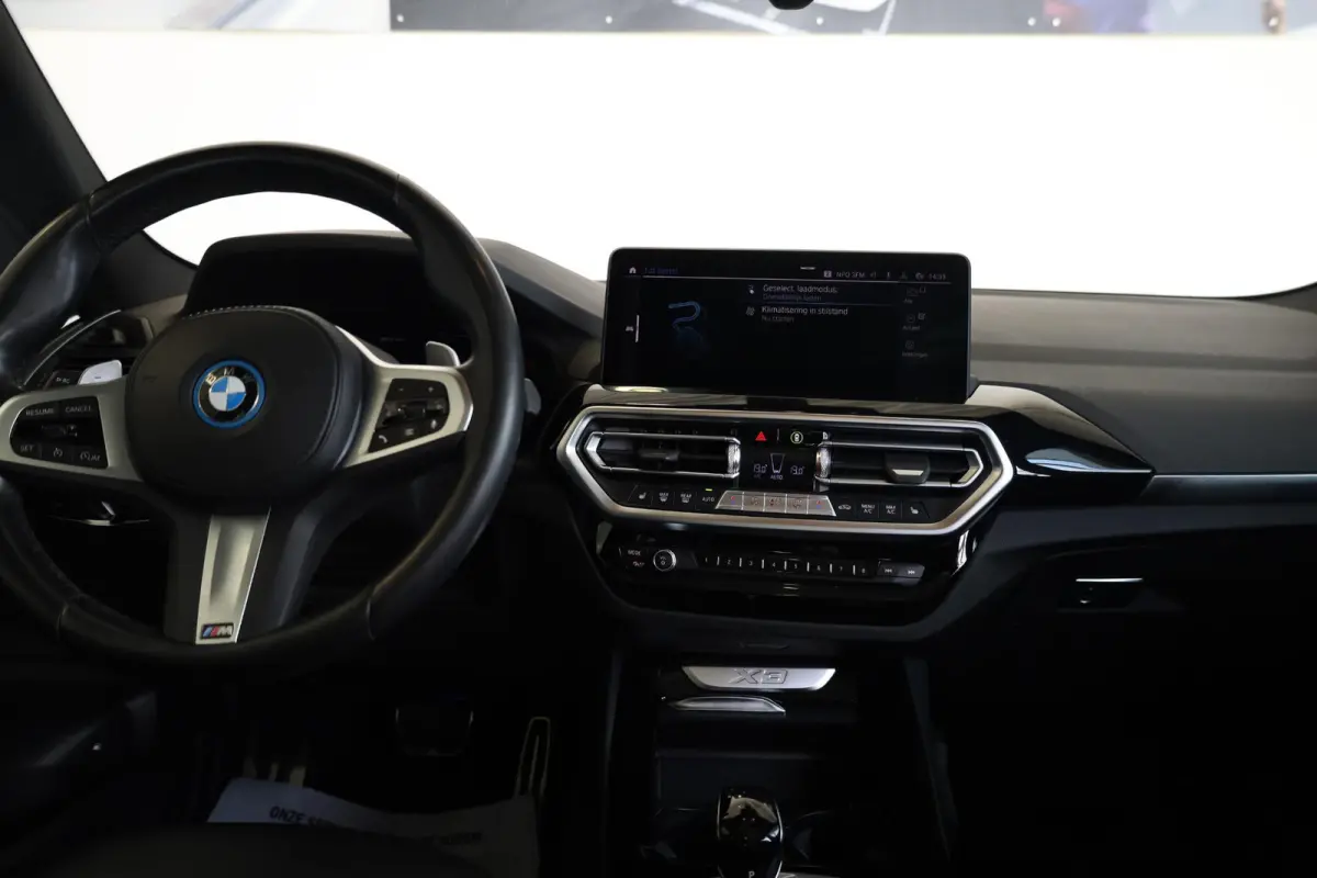 xDrive30e High Executive | M Sportpakket | SOH 93,3% | Panoramadak | Elektr. Trekhaak | Hi-Fi