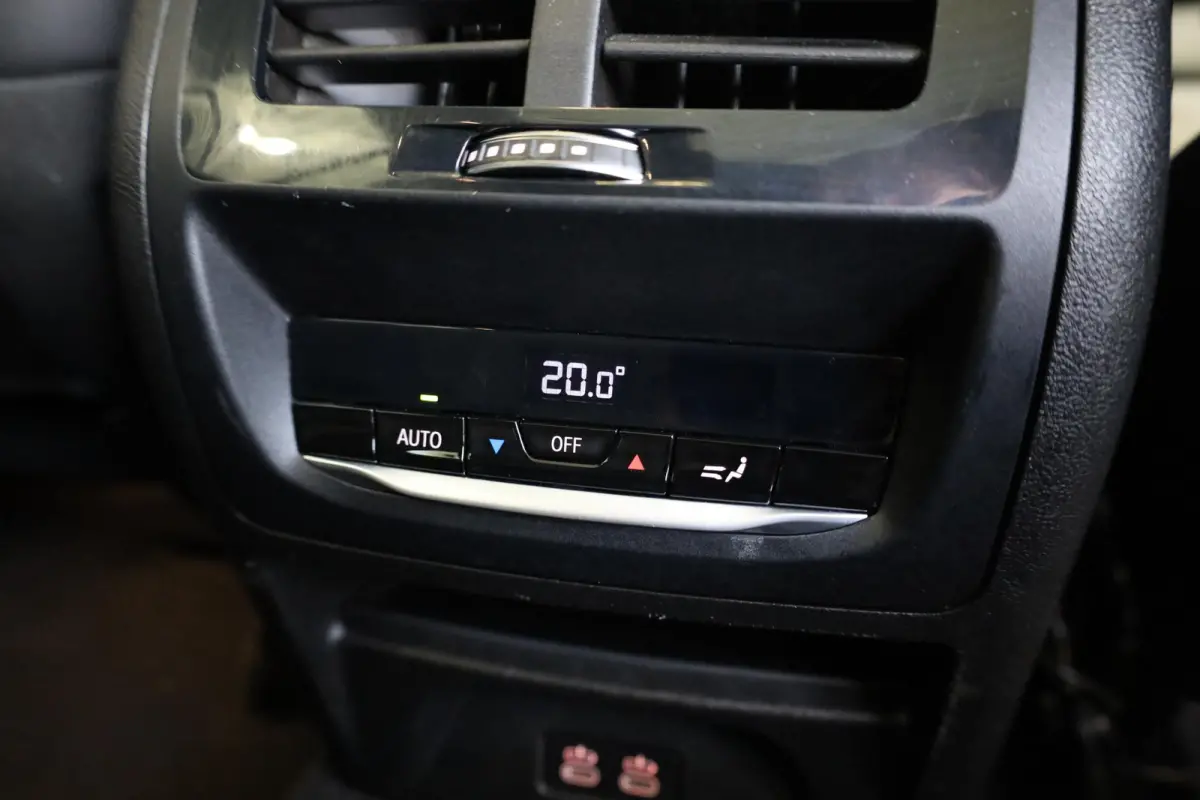 xDrive30e High Executive | M Sportpakket | SOH 93,3% | Panoramadak | Elektr. Trekhaak | Hi-Fi