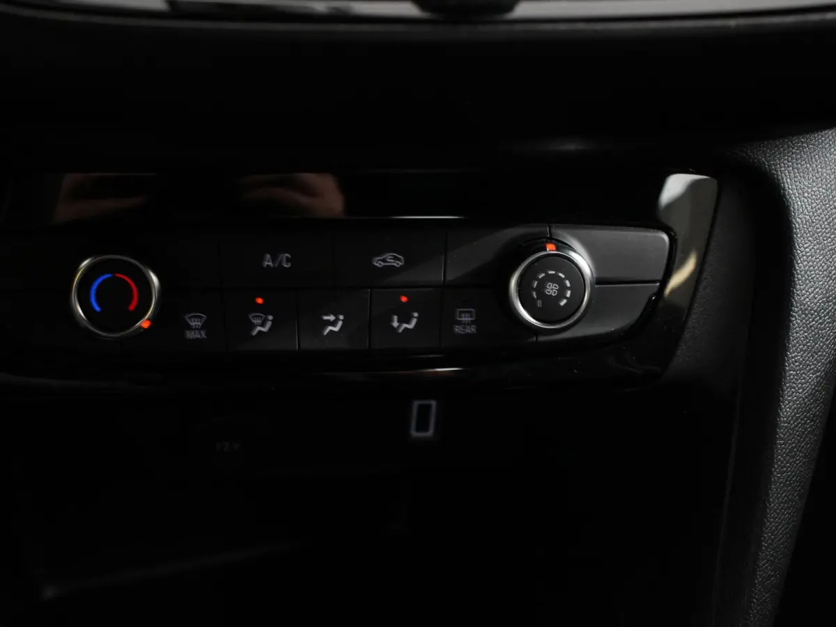 1.2 Turbo 100pk Automaat Hybrid GS-Line Navigatie Apple Carplay/Android Auto Digitale Cockpit Airco Cruise Control Lichtmetalen Velgen Dab
