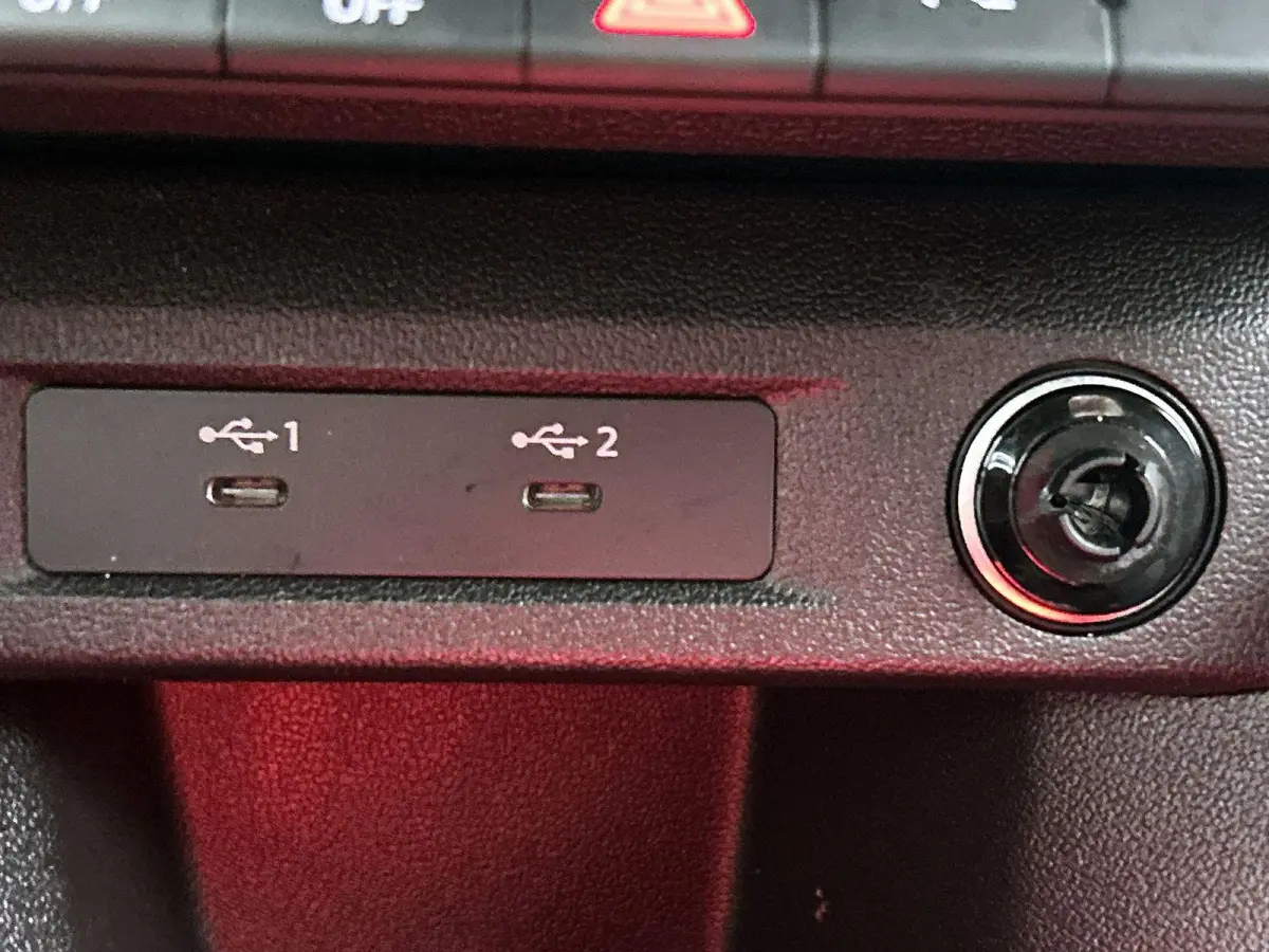 30 TFSI S edition 116 PK | Automaat | Climate Control | Cruise Control | Achteruitrijcamera | Parkeersensoren | Sfeerverlichting | Digitale Cockpit | Privacy glas |