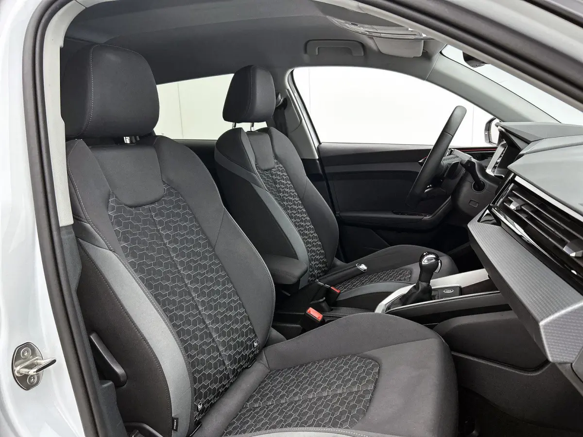 30 TFSI S edition 116 PK | Automaat | Climate Control | Cruise Control | Achteruitrijcamera | Parkeersensoren | Sfeerverlichting | Digitale Cockpit | Privacy glas |