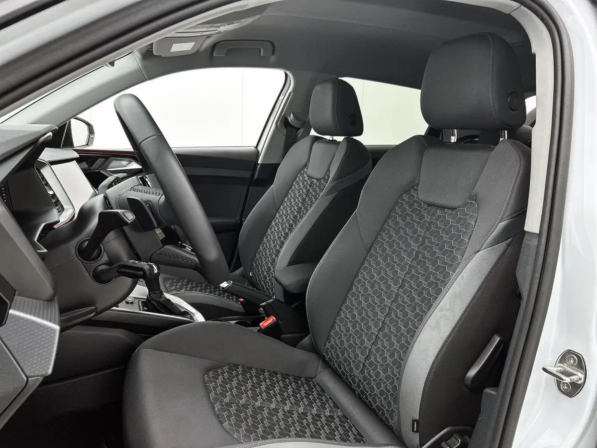 30 TFSI S edition 116 PK | Automaat | Climate Control | Cruise Control | Achteruitrijcamera | Parkeersensoren | Sfeerverlichting | Digitale Cockpit | Privacy glas |