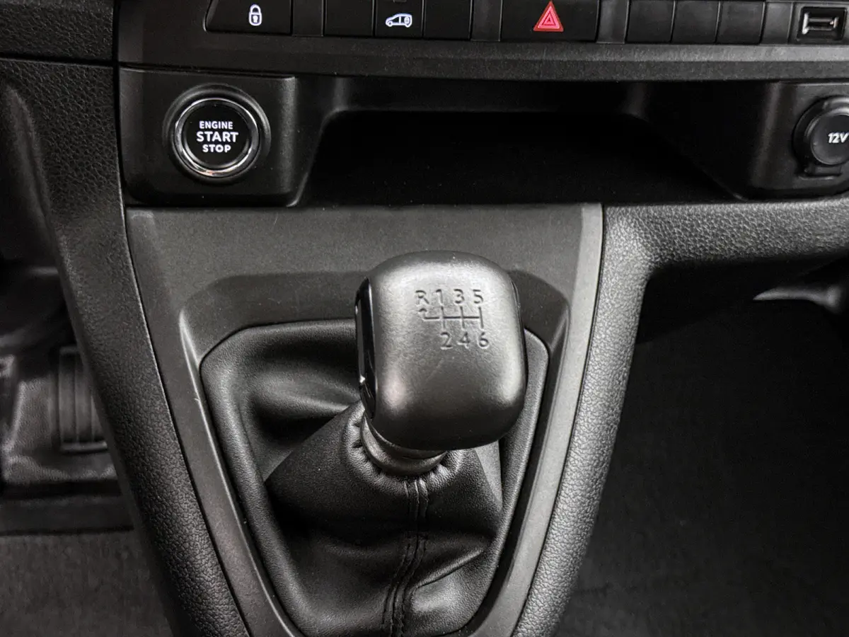 2.0 D-4D 145pk Navigatie Camera Betimmering Cruise control Blind-spot assist