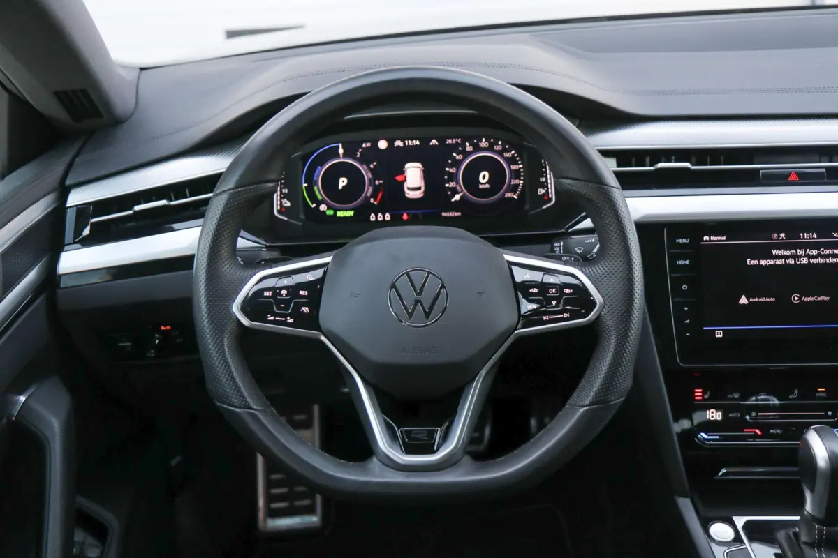 1.4 TSI eHybrid 218pk R-Line Business+ | SoH 98% | Trekhaak | Achteruitrijcamera | Stoelverwarming | Navigatie | App Connect