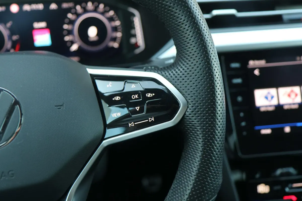 1.4 TSI eHybrid 218pk R-Line Business+ | SoH 98% | Trekhaak | Achteruitrijcamera | Stoelverwarming | Navigatie | App Connect