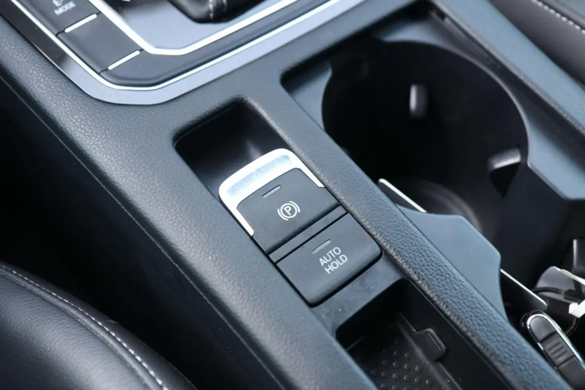 1.4 TSI eHybrid 218pk R-Line Business+ | SoH 98% | Trekhaak | Achteruitrijcamera | Stoelverwarming | Navigatie | App Connect