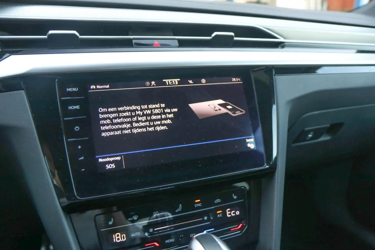 1.4 TSI eHybrid 218pk R-Line Business+ | SoH 98% | Trekhaak | Achteruitrijcamera | Stoelverwarming | Navigatie | App Connect