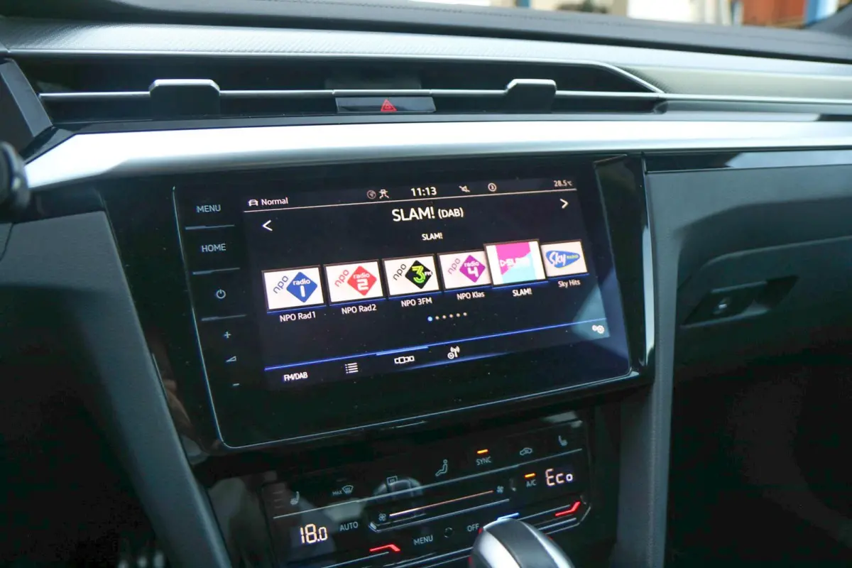 1.4 TSI eHybrid 218pk R-Line Business+ | SoH 98% | Trekhaak | Achteruitrijcamera | Stoelverwarming | Navigatie | App Connect
