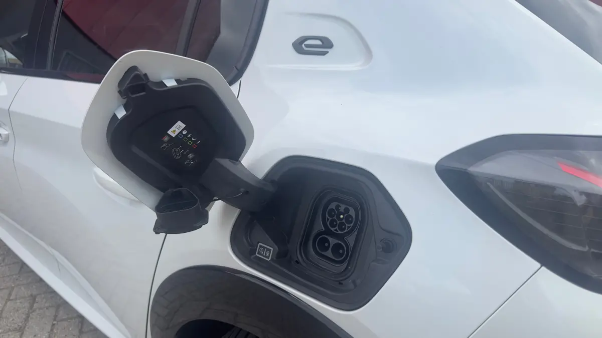 EV GT 350 50 kWh | 3-fase | Pano | Camera | Adap Cruise | Navi | Climate Control | Achteruitrijcamera | Airco (automatisch) | Apple Carplay/Android Auto|telefoonintegratie premium
