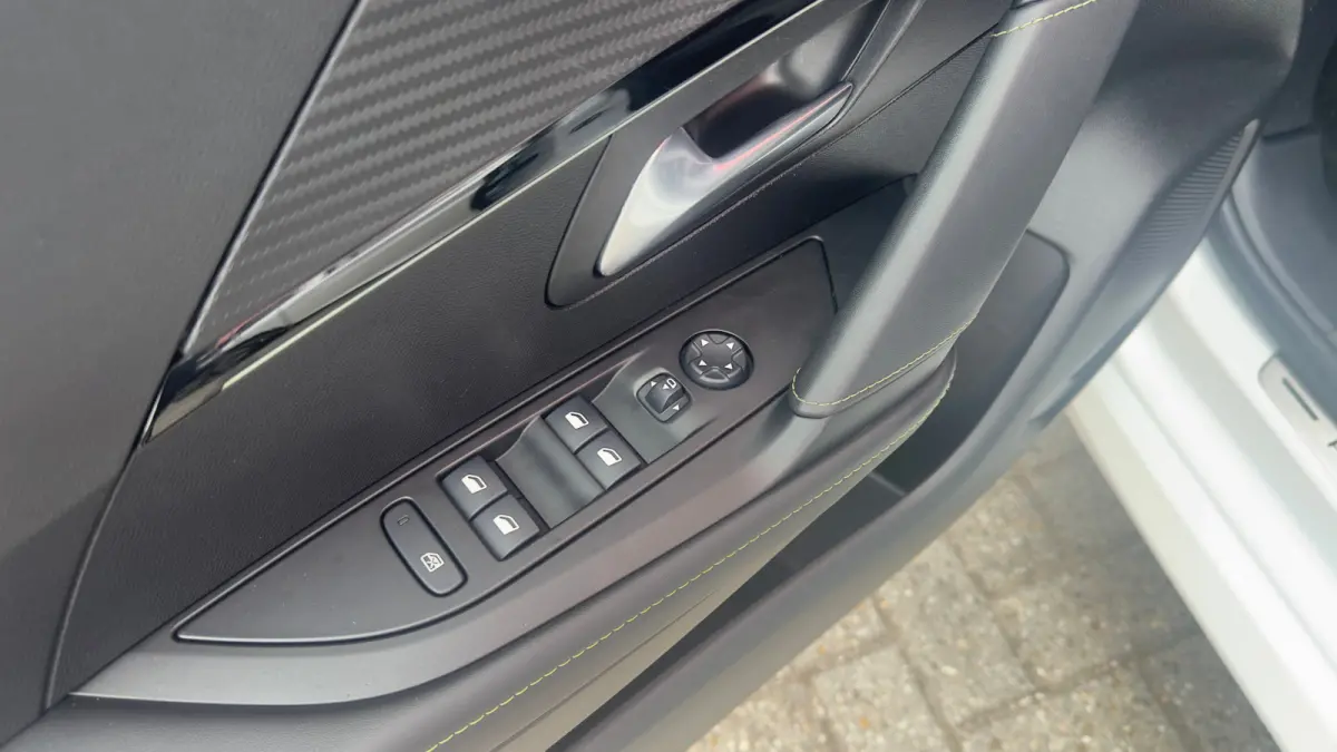 EV GT 350 50 kWh | 3-fase | Pano | Camera | Adap Cruise | Navi | Climate Control | Achteruitrijcamera | Airco (automatisch) | Apple Carplay/Android Auto|telefoonintegratie premium