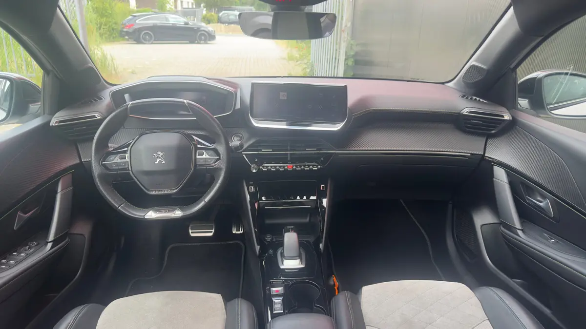 EV GT 350 50 kWh | 3-fase | Pano | Camera | Adap Cruise | Navi | Climate Control | Achteruitrijcamera | Airco (automatisch) | Apple Carplay/Android Auto|telefoonintegratie premium