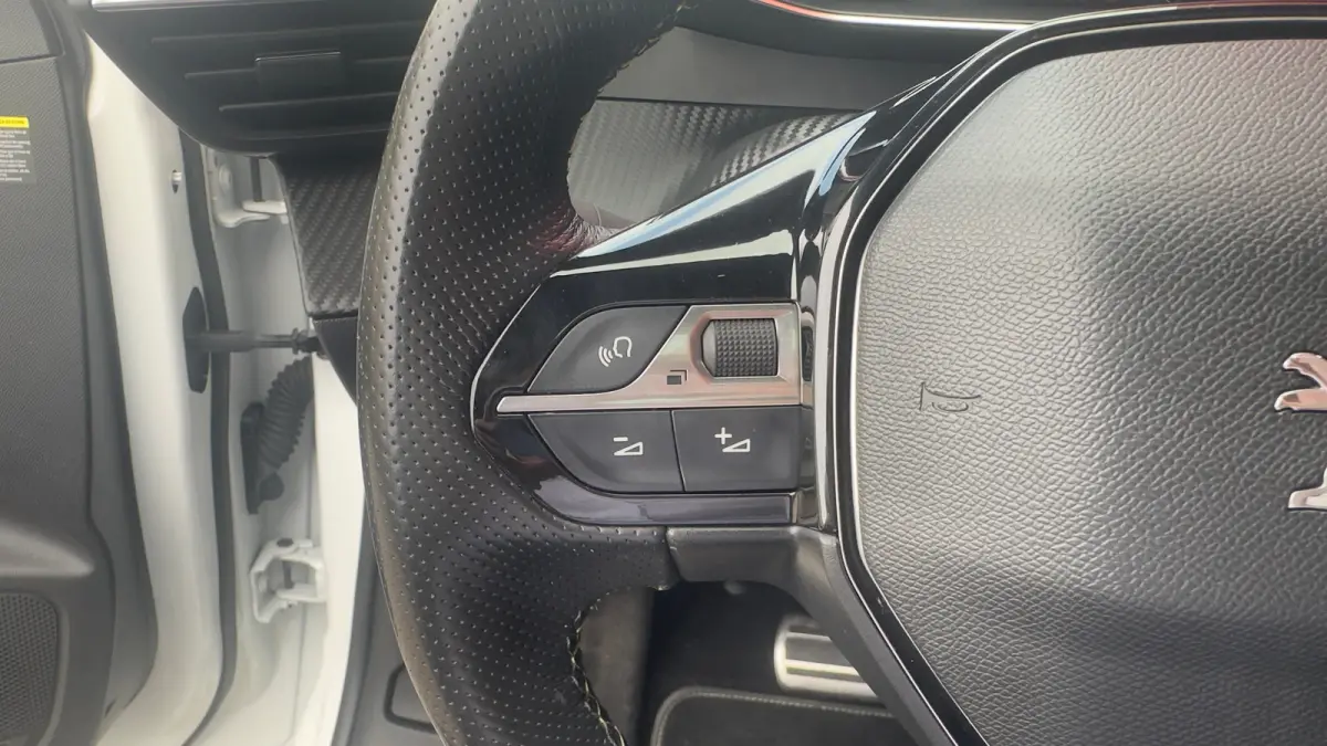 EV GT 350 50 kWh | 3-fase | Pano | Camera | Adap Cruise | Navi | Climate Control | Achteruitrijcamera | Airco (automatisch) | Apple Carplay/Android Auto|telefoonintegratie premium