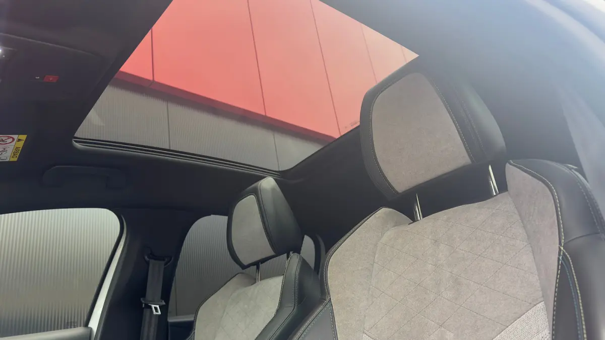 EV GT 350 50 kWh | 3-fase | Pano | Camera | Adap Cruise | Navi | Climate Control | Achteruitrijcamera | Airco (automatisch) | Apple Carplay/Android Auto|telefoonintegratie premium