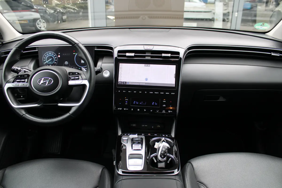 1.6 T-GDI 265pk PHEV Premium 4WD | 1E EIGENAAR! | 360° CAMERA | ADAPTIVE CRUISE | STOELVERWARMING- VERKOELING | DODE HOEK | ELEKTR. STOEL INCL. MEMORY | DEALER OH! | PRACHTIGE STAAT!