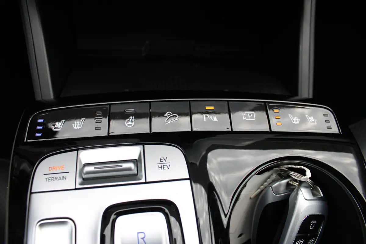 1.6 T-GDI 265pk PHEV Premium 4WD | 1E EIGENAAR! | 360° CAMERA | ADAPTIVE CRUISE | STOELVERWARMING- VERKOELING | DODE HOEK | ELEKTR. STOEL INCL. MEMORY | DEALER OH! | PRACHTIGE STAAT!