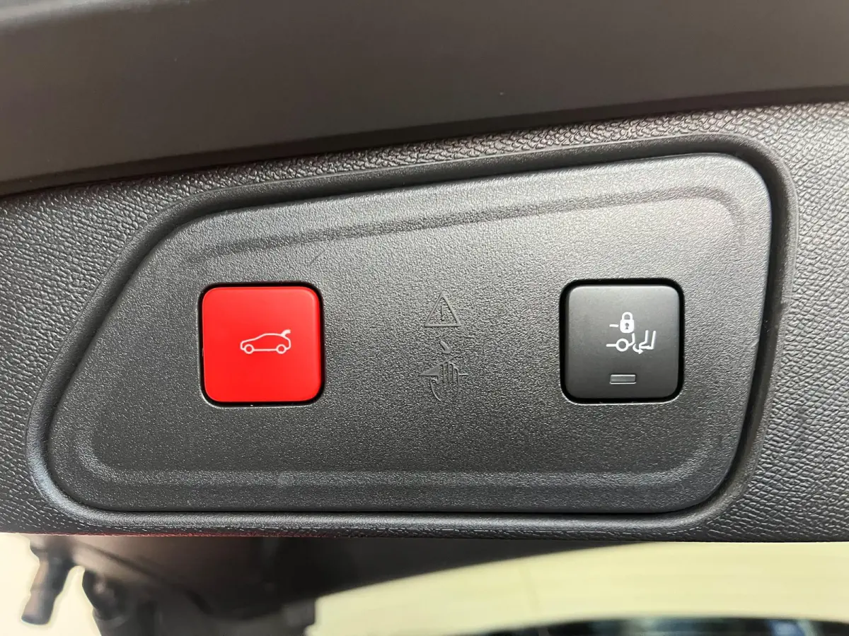 1.6 HYbrid 225 GT Pack Business Night Vision Panoramadak Focal ACC Keyless Camera LED Dodehoek CarPlay