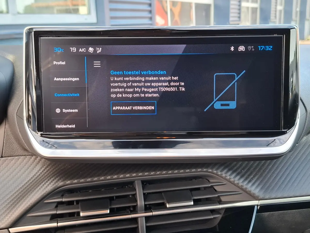 Allure | Elektrische parkeerrem | Extra getinte achterste zijruiten en achterruit | Extra getinte achterste zijruiten en achterruit