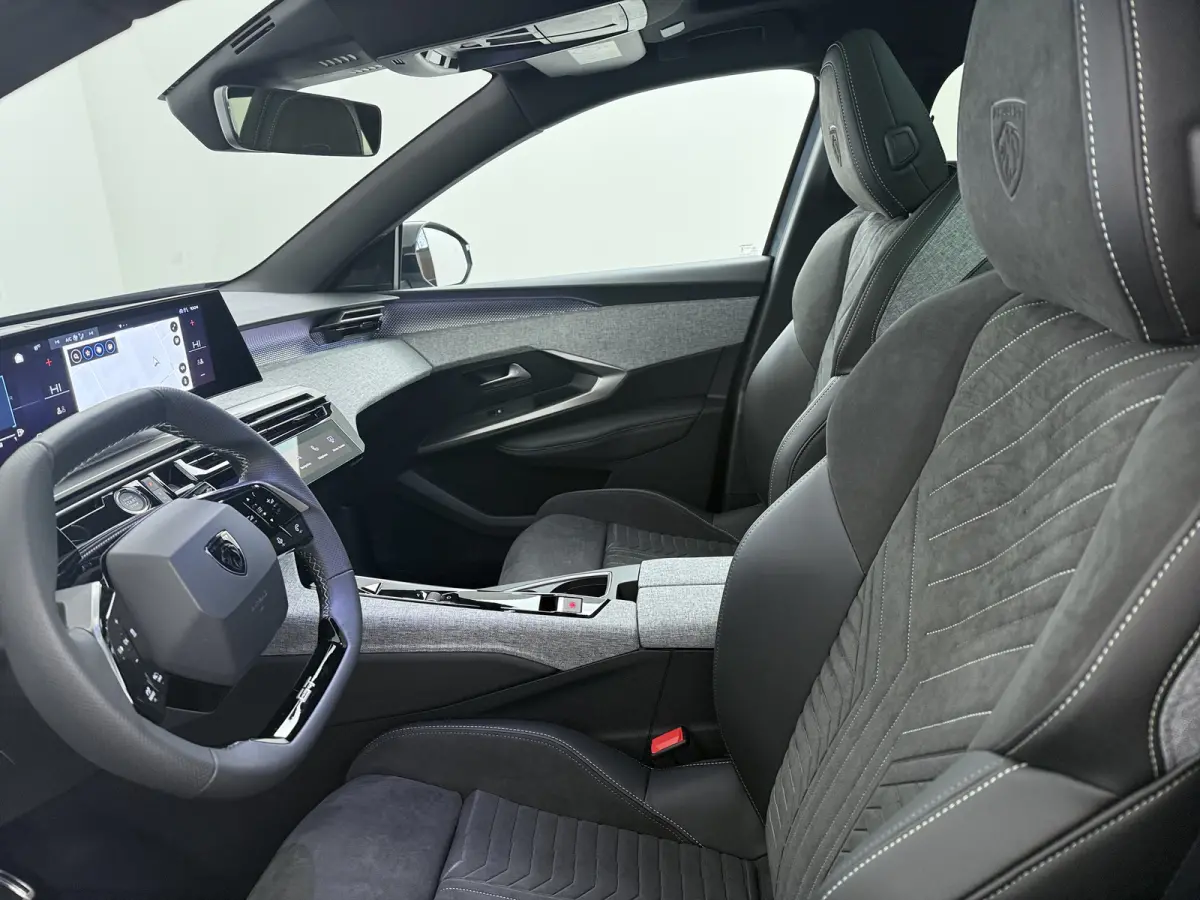 GT | Adaptieve cruise control met Stop&Go functie | LED 3D-achterlichten | Pack Safety Plus