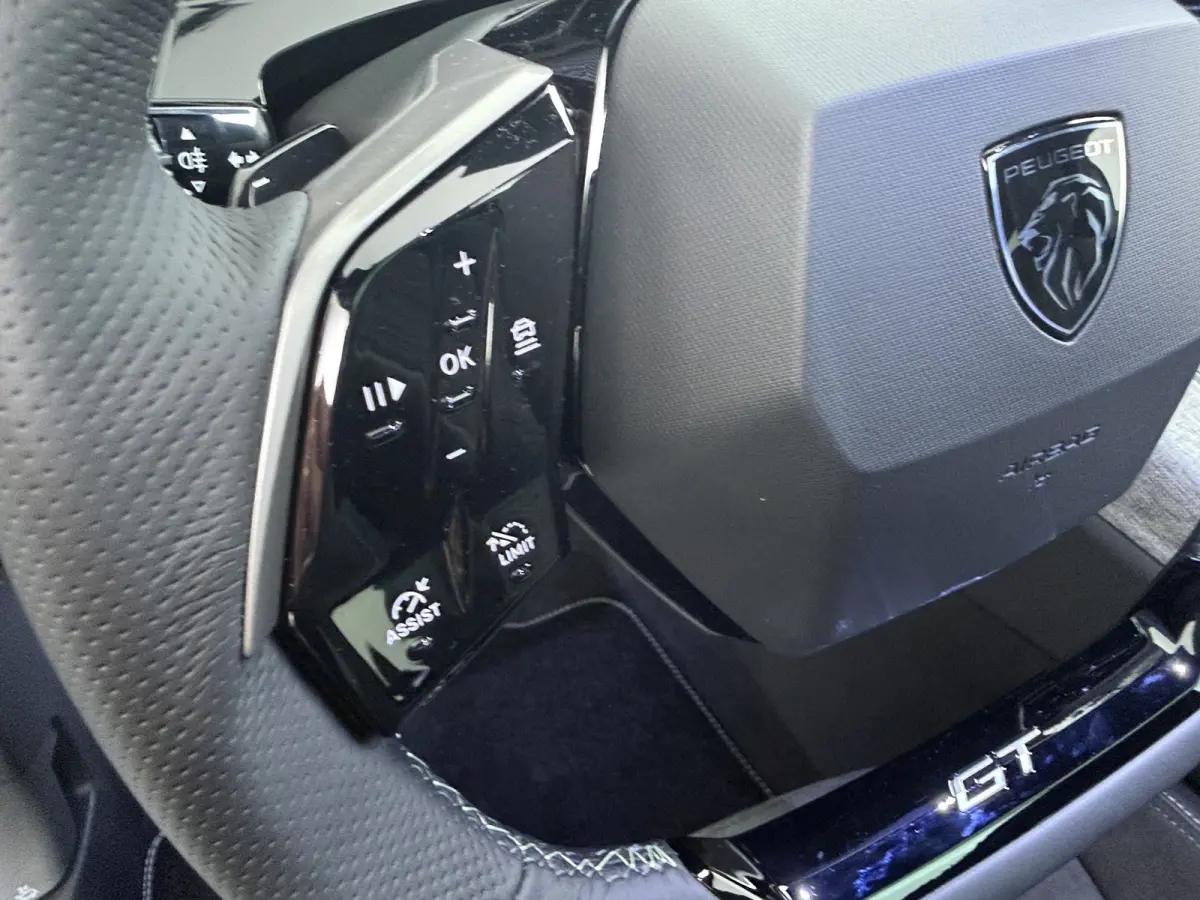 GT | Adaptieve cruise control met Stop&Go functie | LED 3D-achterlichten | Pack Safety Plus