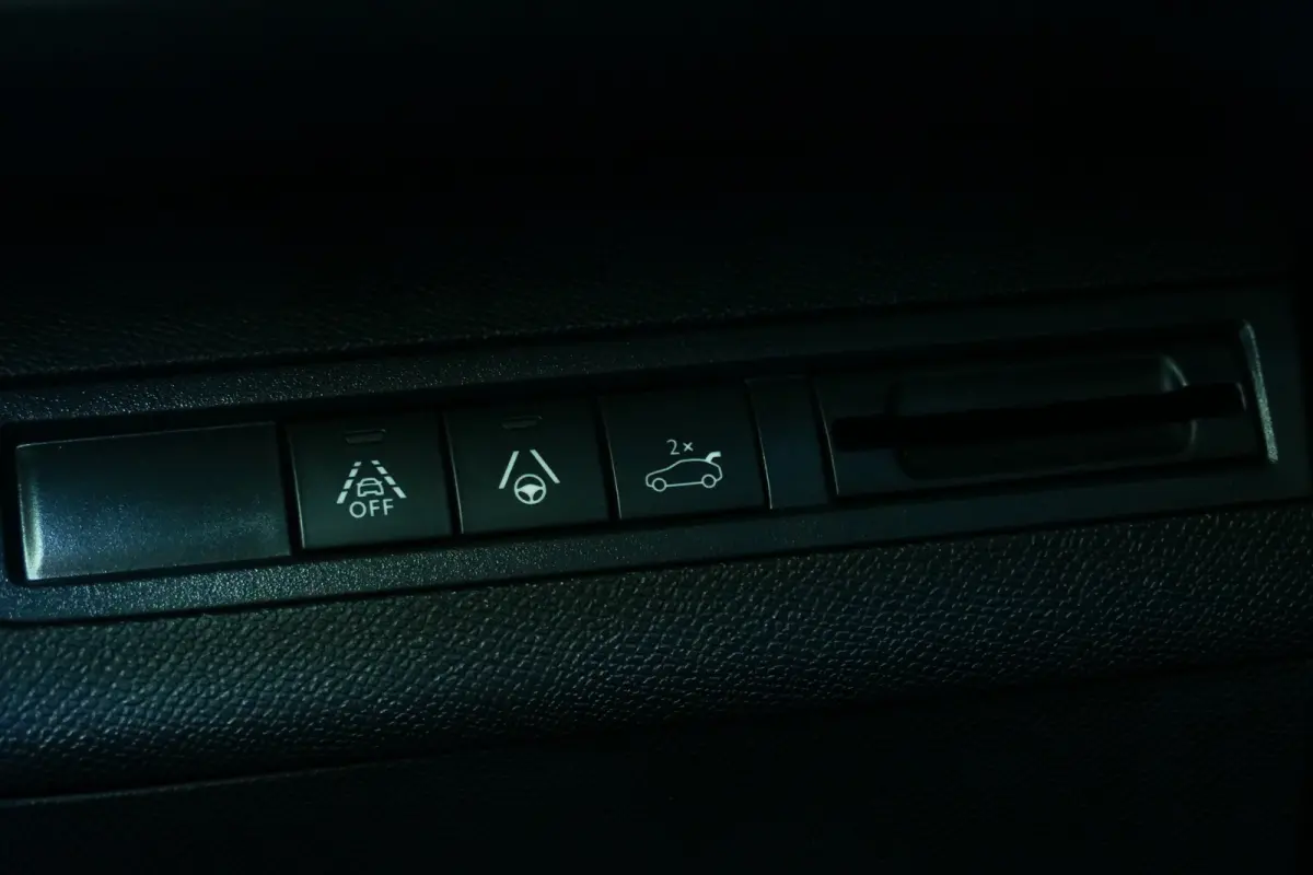 1.2 PURETECH 130PK GT PACK AUTOMAAT / ALCANTARA / CAMERA V+A / TREKHAAK /19"LMV / KEYLESS / FULL-LED / MASSAGESTOEL / ELEKTR. ACHTERKLEP / NAVI / CLIMA / PDC / BLUETOOTH / ADAPT. CRUISECONTR
