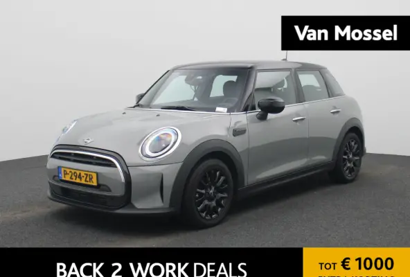 1.5 Cooper Business Edition | Automaat | Navigatie | Stoel verwarming | Sfeer verlichting | Virtual cockpit | Half leder | Climate Control | Parkeer sensoren | DAB | Lichtmetalen Velgen| Uni