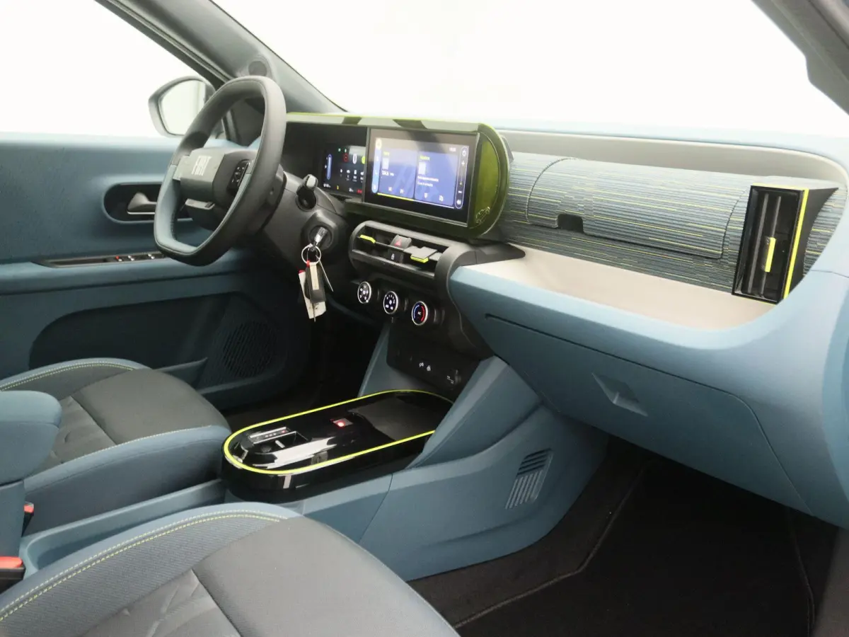 1.2 Hybrid ICON | Direct Rijden | DAB Radio | Apple Carplay & Android Auto | Parkeersensoren Achter |
