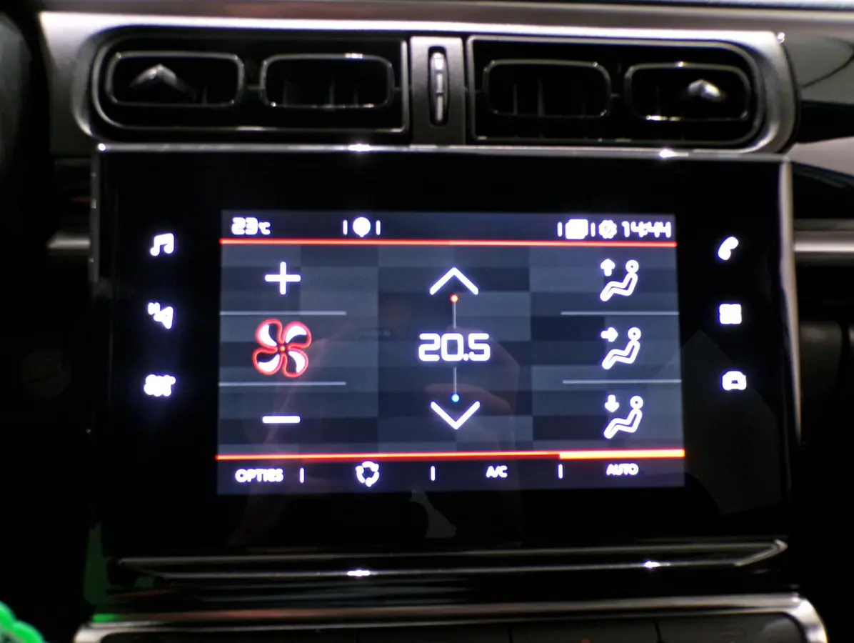 S&S Feel | Navigatie | Parkeersensoren | Climate control