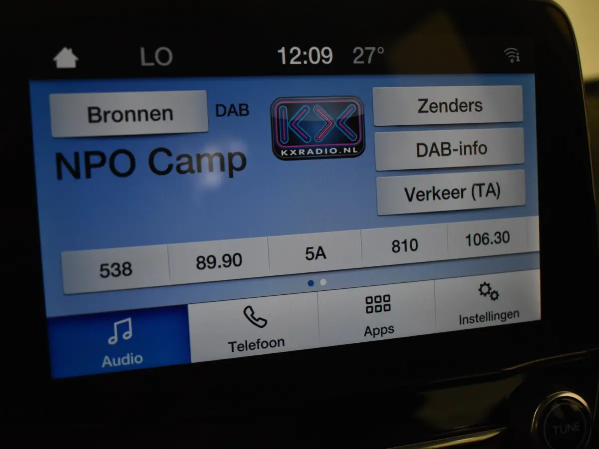 1.0 EcoBoost Hybrid Titanium l Cr Control l Climate Control l Stoel/stuurverwarming | Parkeersensoren l Naviagtie l Apple Car play l Metallic lak l