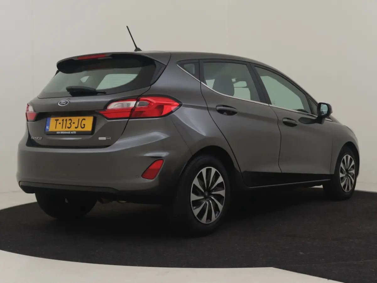 1.0 EcoBoost Hybrid Titanium l Cr Control l Climate Control l Stoel/stuurverwarming | Parkeersensoren l Naviagtie l Apple Car play l Metallic lak l
