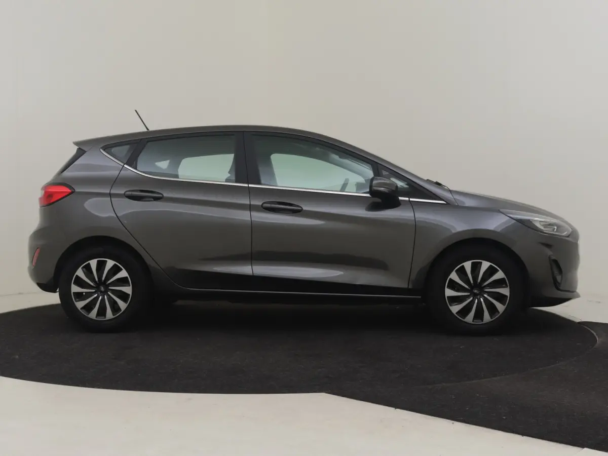 1.0 EcoBoost Hybrid Titanium l Cr Control l Climate Control l Stoel/stuurverwarming | Parkeersensoren l Naviagtie l Apple Car play l Metallic lak l