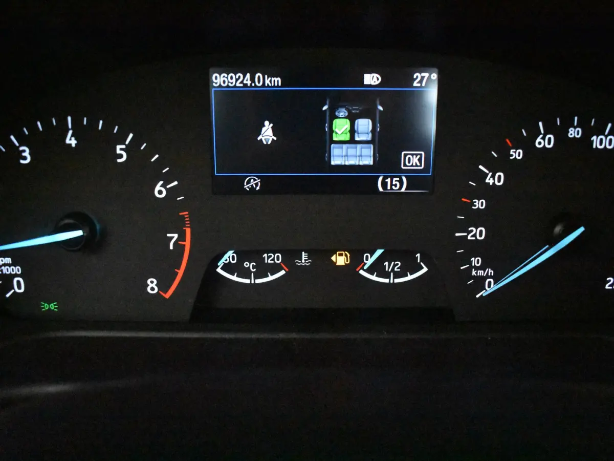1.0 EcoBoost Hybrid Titanium l Cr Control l Climate Control l Stoel/stuurverwarming | Parkeersensoren l Naviagtie l Apple Car play l Metallic lak l