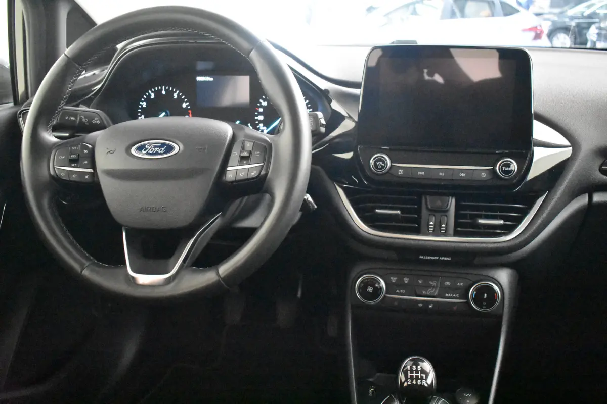 1.0 EcoBoost Hybrid Titanium l Cr Control l Climate Control l Stoel/stuurverwarming | Parkeersensoren l Naviagtie l Apple Car play l Metallic lak l