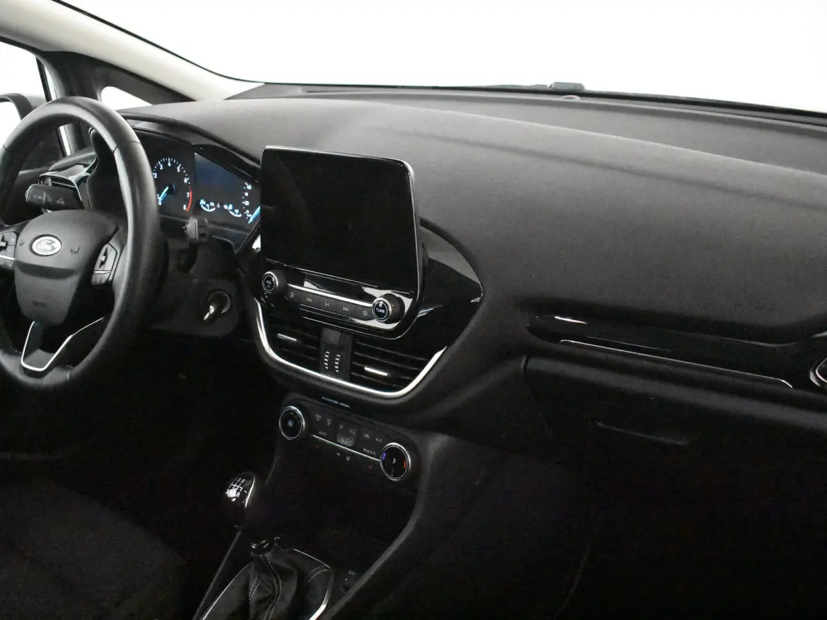 1.0 EcoBoost Hybrid Titanium l Cr Control l Climate Control l Stoel/stuurverwarming | Parkeersensoren l Naviagtie l Apple Car play l Metallic lak l
