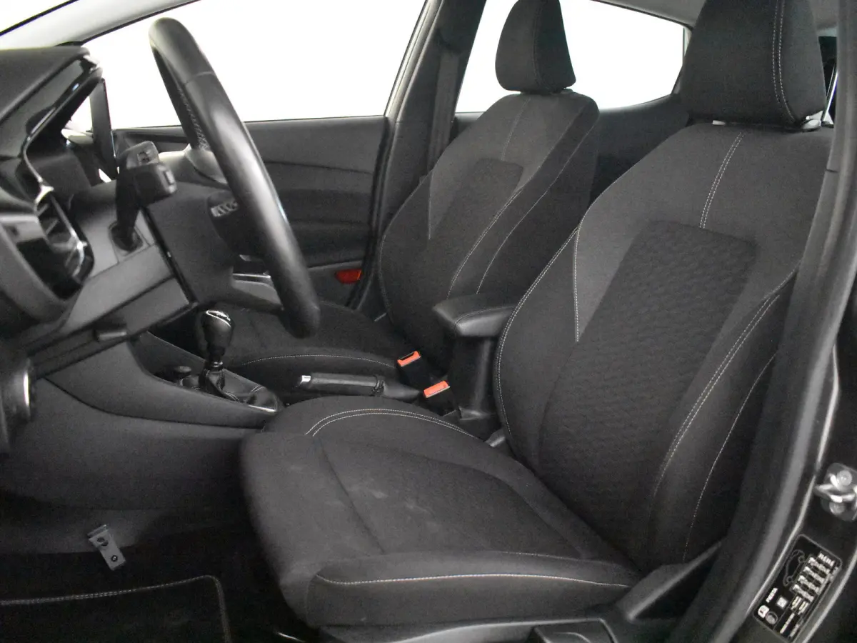 1.0 EcoBoost Hybrid Titanium l Cr Control l Climate Control l Stoel/stuurverwarming | Parkeersensoren l Naviagtie l Apple Car play l Metallic lak l