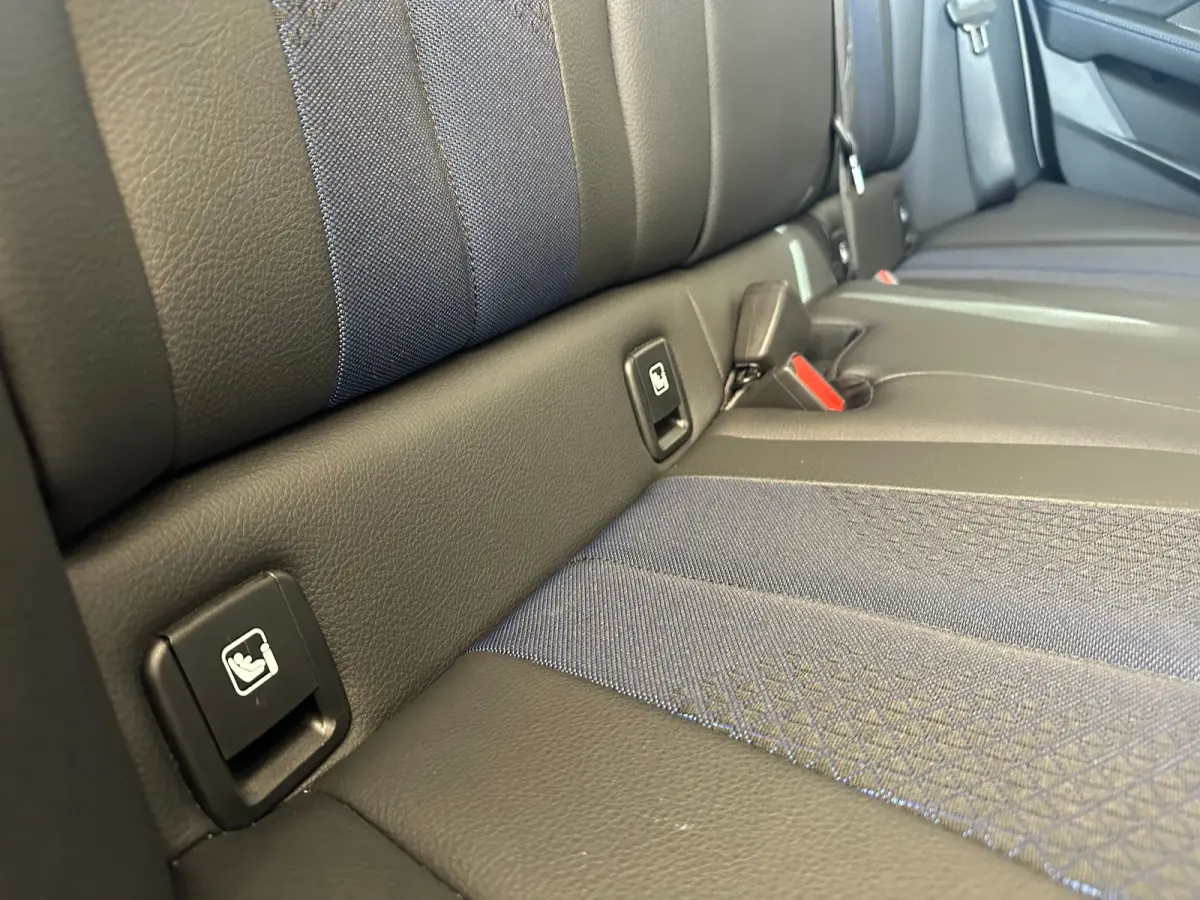 118i Introduction Edition | Navigatie | Skyscraper Grau | Cruise | Climate Control | Automatische 2-zone airconditioning | BMW Live Cockpit Plus | BMW M 50 Jahre uitvoering