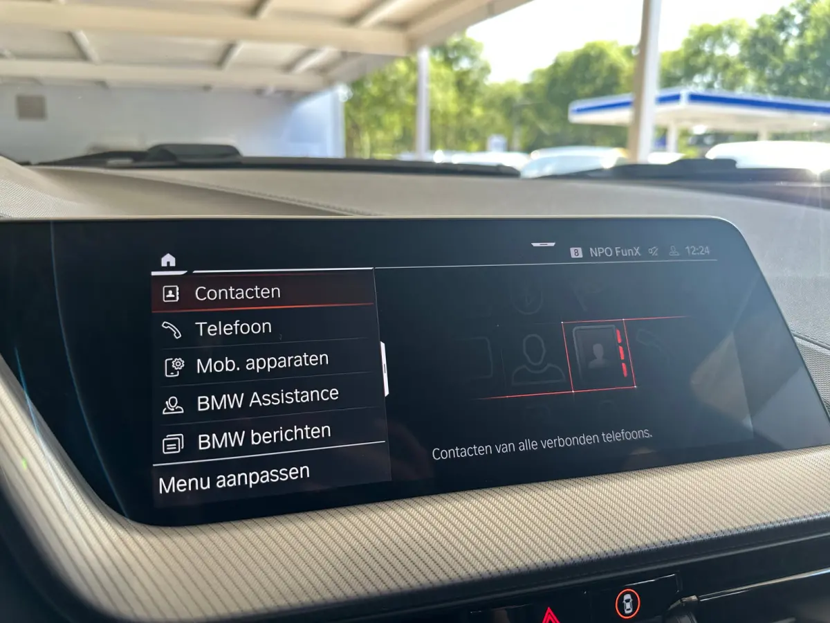118i Introduction Edition | Navigatie | Skyscraper Grau | Cruise | Climate Control | Automatische 2-zone airconditioning | BMW Live Cockpit Plus | BMW M 50 Jahre uitvoering
