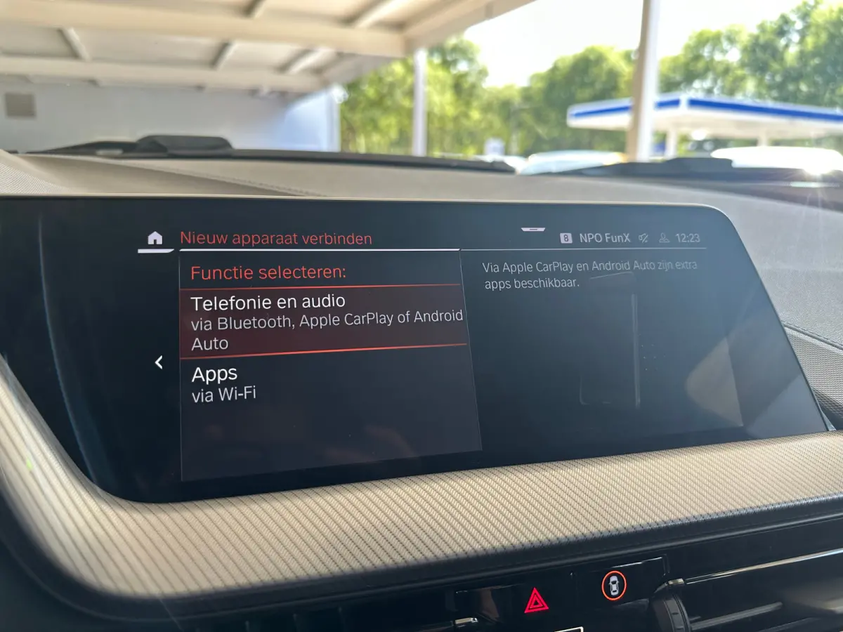 118i Introduction Edition | Navigatie | Skyscraper Grau | Cruise | Climate Control | Automatische 2-zone airconditioning | BMW Live Cockpit Plus | BMW M 50 Jahre uitvoering